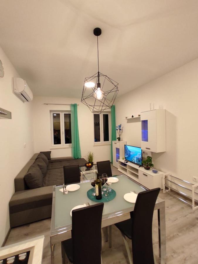 Apartment Ravnice Omiš Eksteriør billede