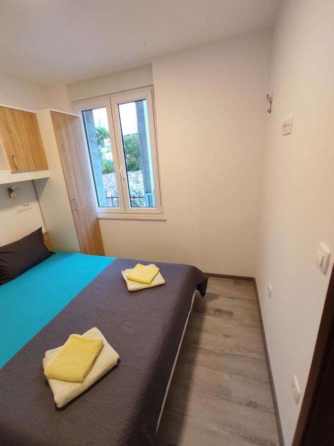Apartment Ravnice Omiš Eksteriør billede
