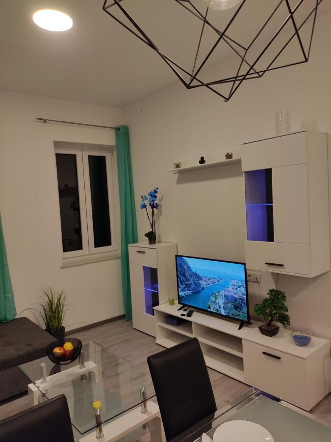 Apartment Ravnice Omiš Eksteriør billede