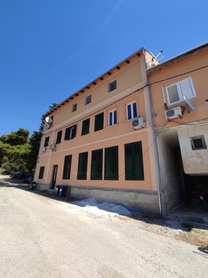 Apartment Ravnice Omiš Eksteriør billede