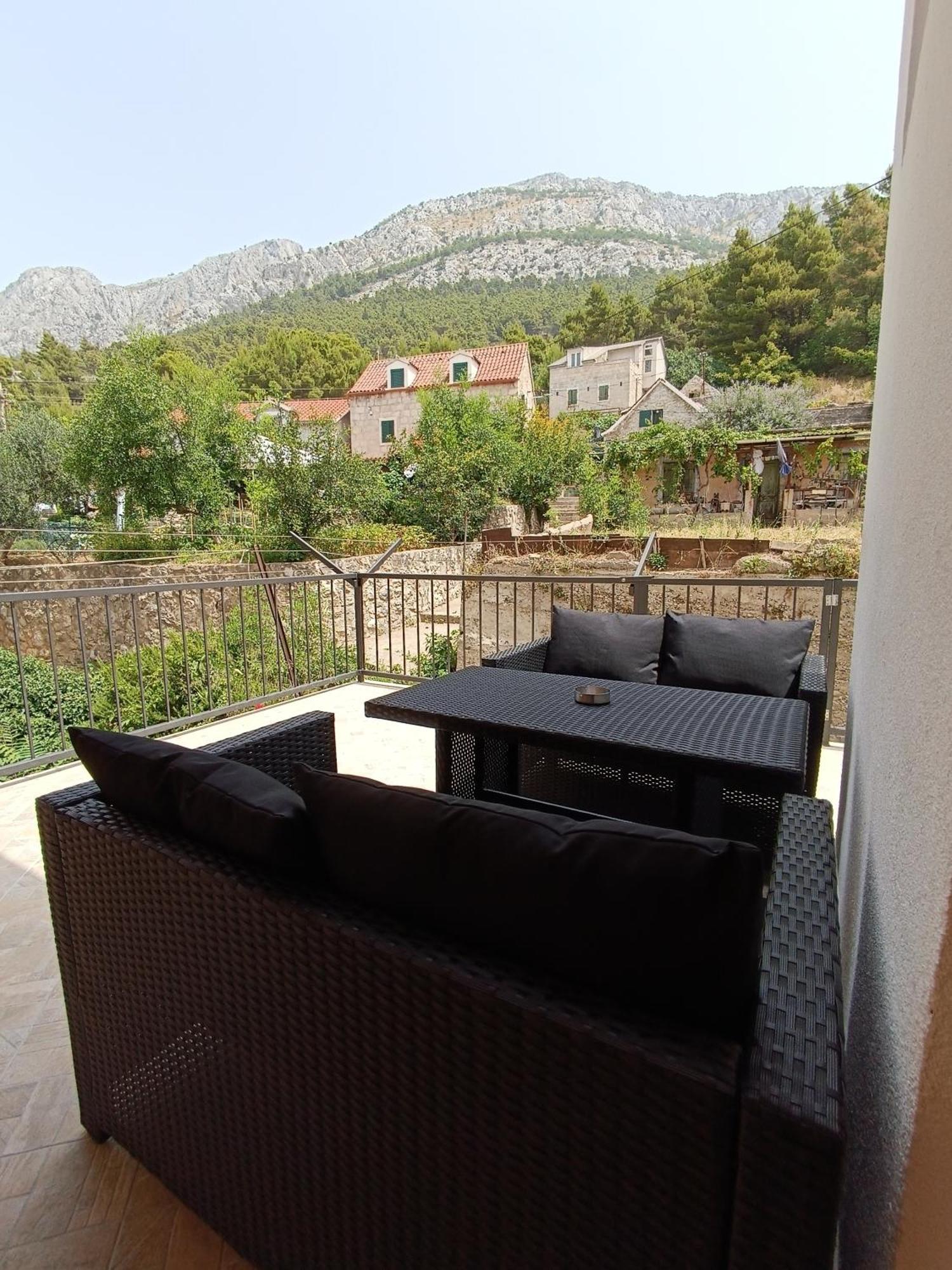 Apartment Ravnice Omiš Eksteriør billede